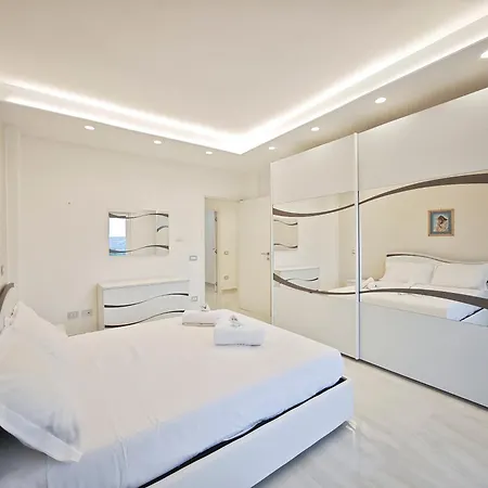 Finella Apartment *